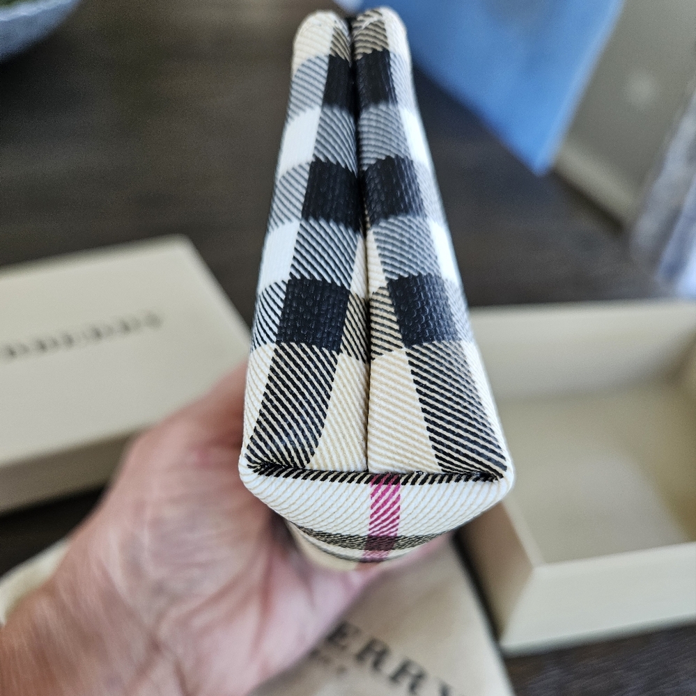 Burberry Nova Check Coin/Cardholder - Picture 10 of 10